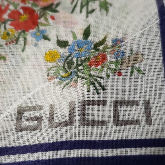 Vintage Gucci Scarf and original box- 265 - Picture 1 of 8
